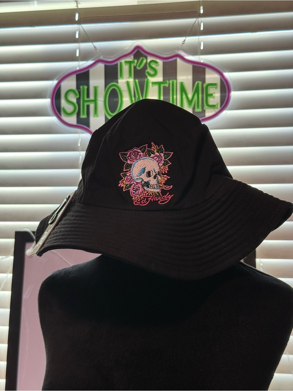 BNWT Ed Hardy Black Bucket Hat with Embroidered Skull & Roses